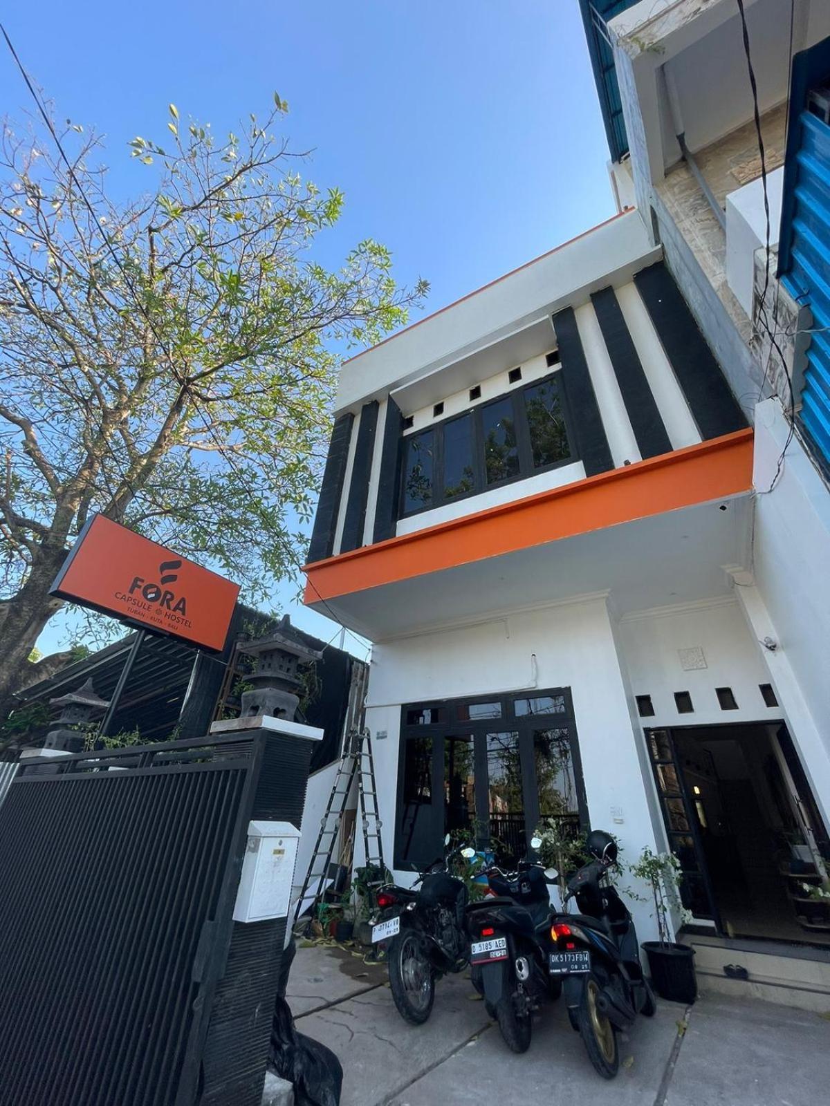 Fora Capsule Hostel Tuban Kuta Lombok Eksteriør billede
